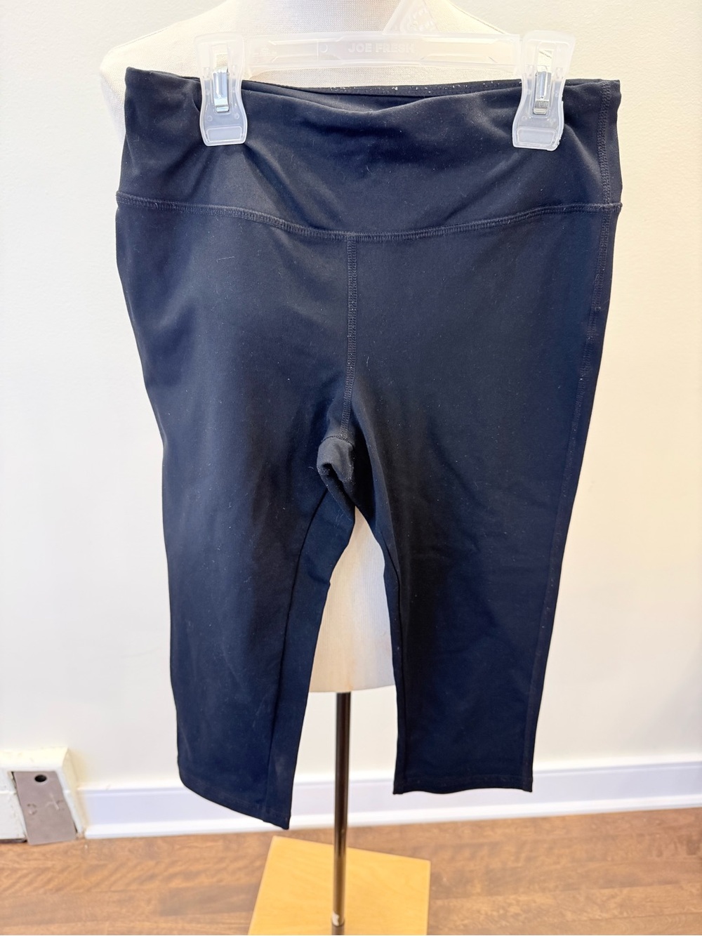 Joe fresh Black Stretch Capri Leggings woman’s - size small